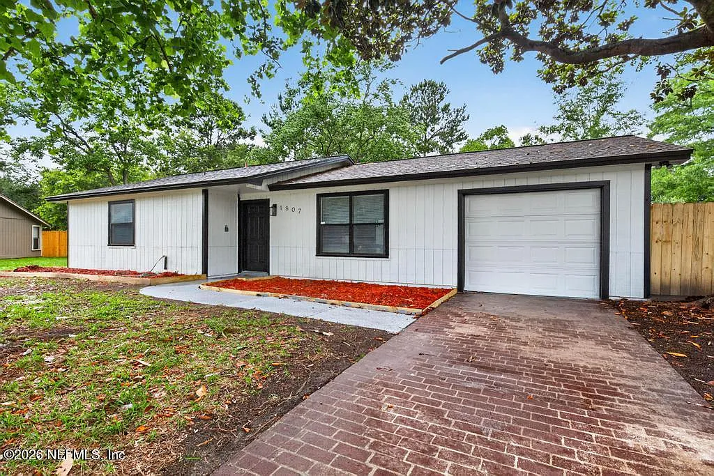 Middleburg Property